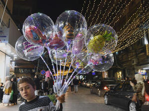 المسلمون يحتفلون بعيد الفطر السعيد