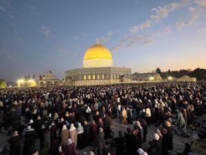 300 الف مصل في الاقصى المحتل