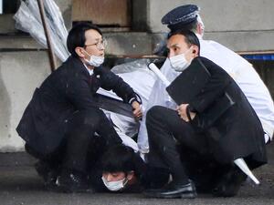 القبض على شخص يشتبه بتنفيذه تفجير استهدف محيط مكان إلقاء رئيس الوزراء الياباني لخطابه