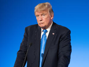 Man wears Trump mask, regulates New York traffic