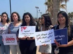 أزمة المايوه في صيدا: حرية اللباس تفجر التوترات الطائفية والسياسية