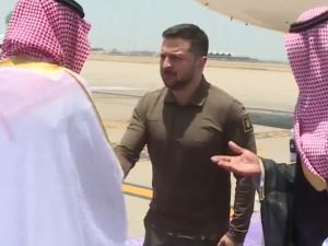 زيلينسكي يصل الى جدة لحضور القمة العربية