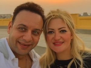 مصطفى قمر يحتفل بعيد زواجه