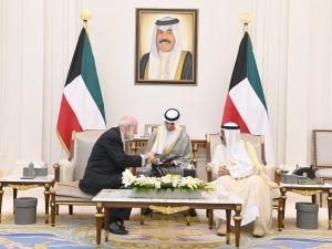 The Crown Prince of Kuwait Awards Google Cloud’s Vint Cerf Honorary Informatics ولي عهد الكويت يمنح فينت سيرف من جوجل كلاود وسام المعلوماتية الفخري 