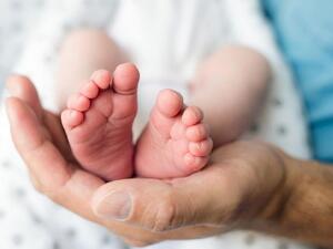 أم تثير غضب المصريين بعرض طفلتها للبيع على مواقع التواصل الإجتماعي