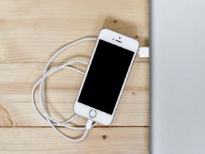 iPhone users report battery drain issues after iOS 16.5 update
