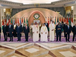لقطة للزعماء العرب المشاركين في القمة العربية بمدينة جدة السعودية