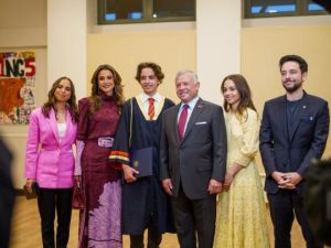 العائلة المالكة تشارك بحفل تخرج الأمير هاشم من مدرسة كينغز أكاديمي