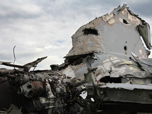 3 dead in India military plane crash 