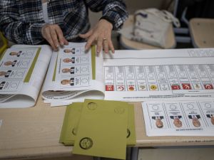 تحالف "الجمهور" الحاكم الذي يقوده أردوغان، يفوز بأغلبية مقاعد البرلمان