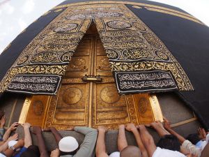 الكعبة في مكة تعد من أقدس مقدسات المسلمين