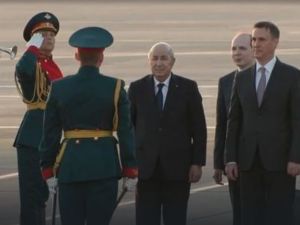 لحظة وصول تبون الى موسكو