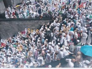 احتفلت ماليزيا وبروناي وأندونيسيا، الهند، سيريلانكا، نيبال، بنغلاديش بعيد الاضحى اليوم الخميس