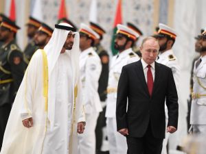 Russian President Vladimir Putin (R) reviews an honour guard with Sheikh Mohammed bin Zayed al-Nahyan, Crown Prince of Abu Dhabi, during an official welcoming in the Emirati capital's Al-Watan presidential palace on October 15, 2019. / AFP / KARIM SAHIB Mohammed bin Zayed