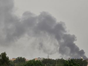 احتدام المعارك في الخرطوم وسط تحذيرات من "ازمة انسانية هائلة"