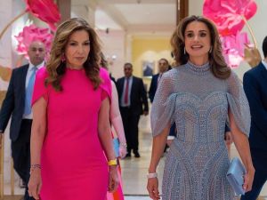 سمو الأميرة غيداء ترتدي نفس فستان أميرة السويد وبنفس اللون خلال الحفل الخيري لمؤسسة الحسين 