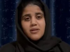 ابنة مدير مخابرات القذافي المعتقل تتوسل السماح له بحضور جنازة شقيقها القتيل