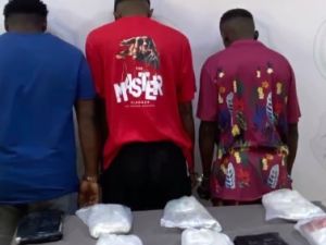 حشيش في مكة!.. ضبط 18 كلغ مخبأة داخل مركبة واعتقال 3 سعوديين