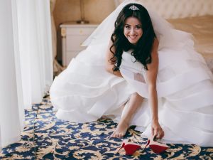 أفضل الماركات التجارية لأحذية الزفاف الفاخرة للعرائس