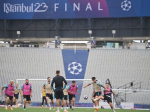 Inter Milan's players take part in a training session at The Ataturk Olympic Stadium in Istanbul on June 9, 2023, ahead of the UEFA Champions League final against Manchester City. (Photo by FRANCK FIFE / AFP)