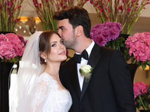 تفاصيل إطلالة إيدا إيسي نجمة مسلسل التفاح الحرام من اللبناني زهير مراد 