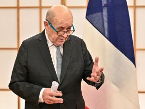 المبعوث الفرنسي جان إيف لودريان (أ ف ب)