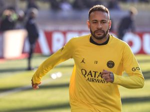 Paris Saint-Germain's Brazilian forward Neymar warms up before the French L1 football match between Monaco and Paris Saint-Germain (PSG) at the Louis II stadium in Monaco on February 11, 2023. (Photo by Valery HACHE / AFP)