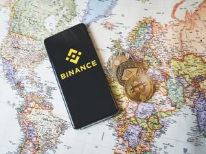 Crypto news recap: US SEC sues Binance