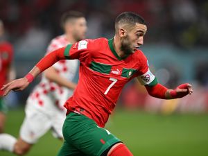 Morocco's midfielder #07 Hakim Ziyech runs during the Qatar 2022 World Cup third place play-off football match between Croatia and Morocco at Khalifa International Stadium in Doha on December 17, 2022. (Photo by Paul ELLIS / AFP)