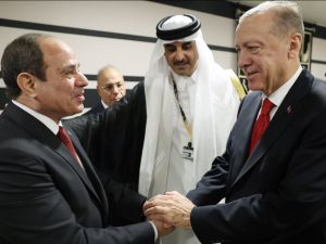  الامير القطري الشيخ تميم بن حمد قد جمع الرئيسين المصري والتركي على هامش حفل افتتاح بطولة كأس العالم 2022 في قطر