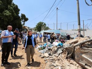 مبعوثون دوليون يطلعون على الدمار الذي خلفه الجيش الاسرائيلي في جنين