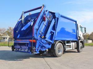  عامل نظافة اردني سرق سيارة جمع القمامة (ضاغطة) وقادها من دون ترخيص