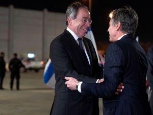 US Ambassador to Israel Thomas Nides welcomes Secretary of State Antony Blinken on arrival to Ben Gurion airport in Lod near the Israeli city of Tel Aviv. (Photo by Jacquelyn Martin / POOL / AFP) Thomas Nides
