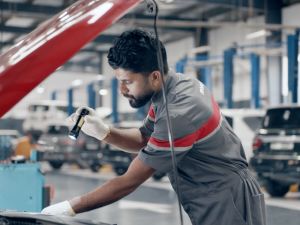 المسعود للسيارات توفر زيت المحرك الأصلي الجديد من نيسان لحماية المحرك وتعزيز أدائه