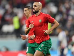 Morocco's midfielder #04 Sofyan Amrabat arrives for warm ups ahead of the Qatar 2022 World Cup semi-final football match between France and Morocco at the Al-Bayt Stadium in Al Khor, north of Doha on December 14, 2022. (Photo by KARIM JAAFAR / AFP)