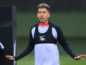 Liverpool's Brazilian striker Roberto Firmino gestures during a team training session at the AXA Training Centre in Liverpool, north-west England on February 20, 2023, on the eve of the UEFA Champions League round of 16 first leg football match against Real Madrid. (Photo by Lindsey Parnaby / AFP)