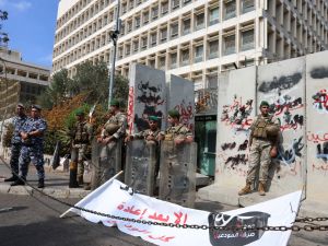 المودعون يقتحمون البنوك في لبنان للمطالبة بأموالهم 