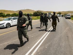 جنود من قوات الإحتلال الاسرائيلي قرب الحدود مع الأردن