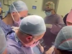 نجاح اول عملية زراعة رحم لامرأة في بريطانيا