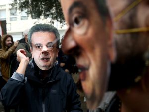  إبلاغ سلامة لصقاً في مكان إقامته الأخير بعد تعذُّر تبليغه مرتين على التوالي