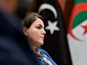 وقف وزيرة الخارجية الليبية عن العمل واحالتها للتحقيق على خلفية لقائها نظيرها الاسرائيلي