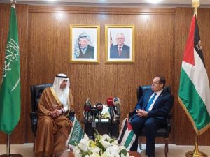 Saudi Arabia’s newly appointed ambassador to Palestine presented his credentials to President Mahmoud Abbas’s diplomatic advisor today. 