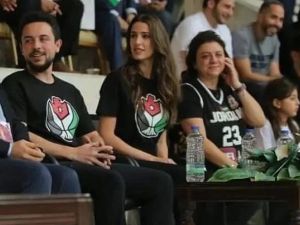  تفاصيل إطلالة الأميرة رجوة الأخيرة خلال مباراة كرة السلة اليوم