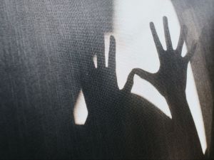 الطفل حيدر كان يتعرّض للضرب بأدوات حادة