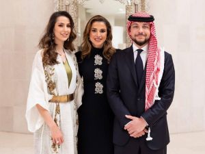 الملكة رانيا في خطوبة الأمير الحسين ورجوة 