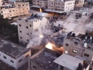 عملية هدم في مخيم عسكر شرق مدينة نابلس