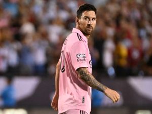 Lionel Messi #10 of Inter Miami CF reacts after making his penalty kick attempt during the Leagues Cup 2023 Round of 16 match between Inter Miami CF and FC Dallas at Toyota Stadium on August 06, 2023 in Frisco, Texas. Logan Riely/Getty Images/AFP (Photo by Logan Riely / GETTY IMAGES NORTH AMERICA / Getty Images via AFP)