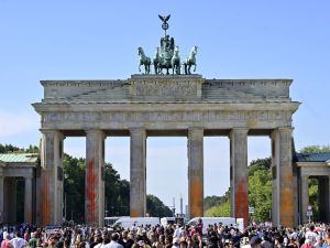 Brandenburg gate painted in protest