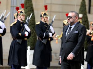 مجلة "شارلي إيبدو" قد نشرت غلافا "ساخرا" يتضمن صورة للعاهل المغربي، ما أثار استياء الشعب المغربي