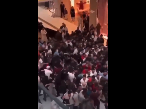 Late-Night rush for iPhone 15 series causes commotion in Dubai